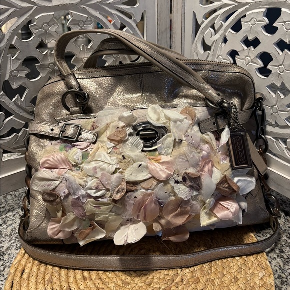 Rare Coach Ella Rose Petal Metallic Shoulder Bag with Dust Bag Pre-Owned - Picture 3 of 16